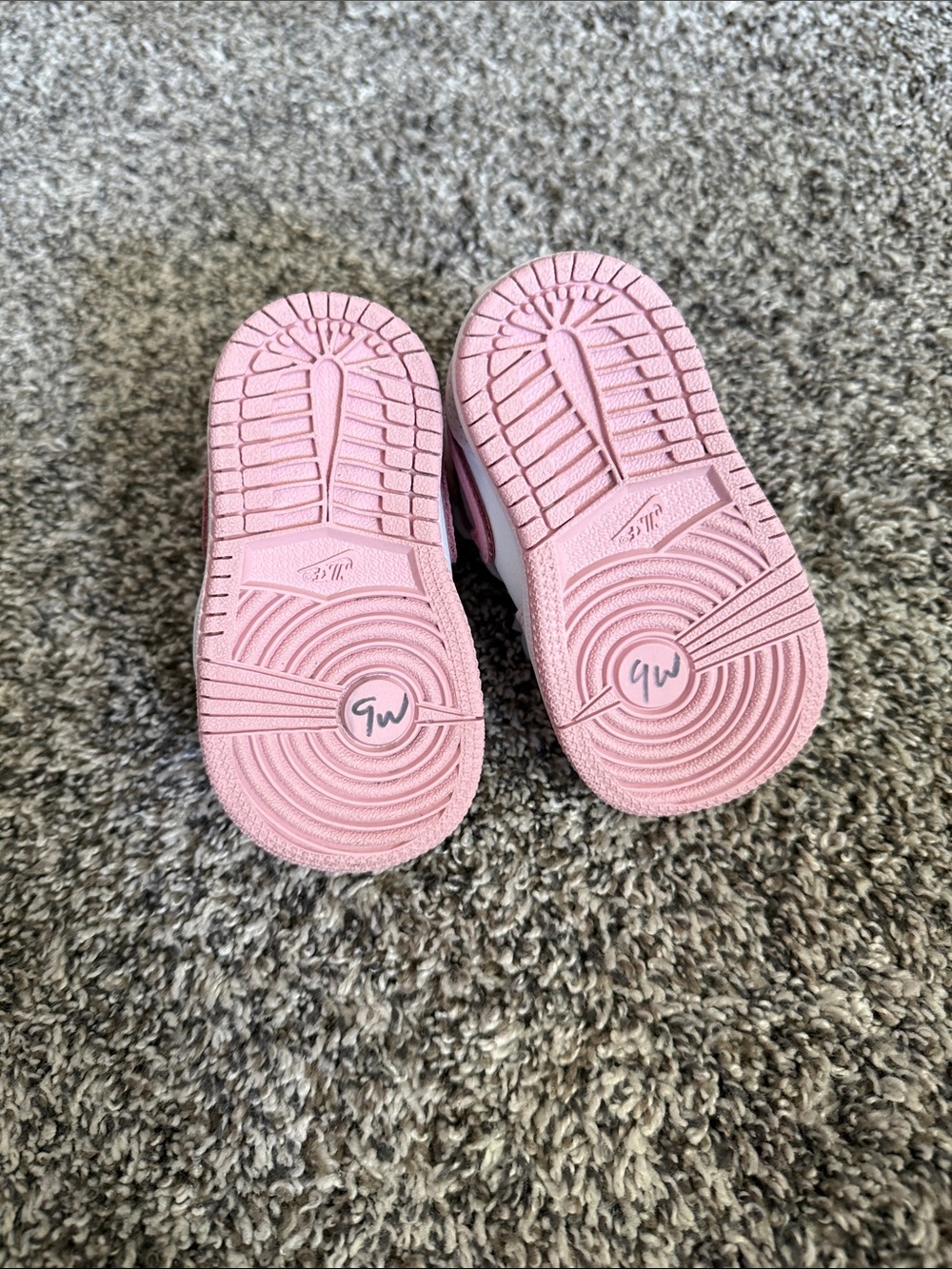 Girls Toddler Nike Jordan 1 Mids - Picture 7 of 8